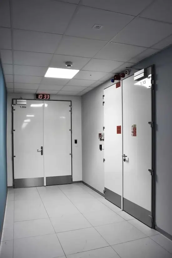 Montáž protipožárních dveří na klíč